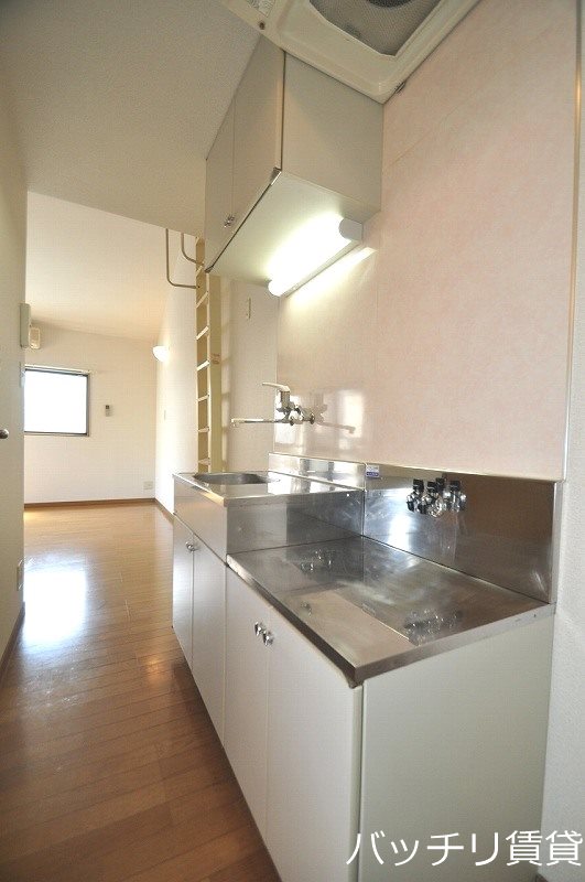 キッチン　室内写真等は同型タイプの為、現状優先