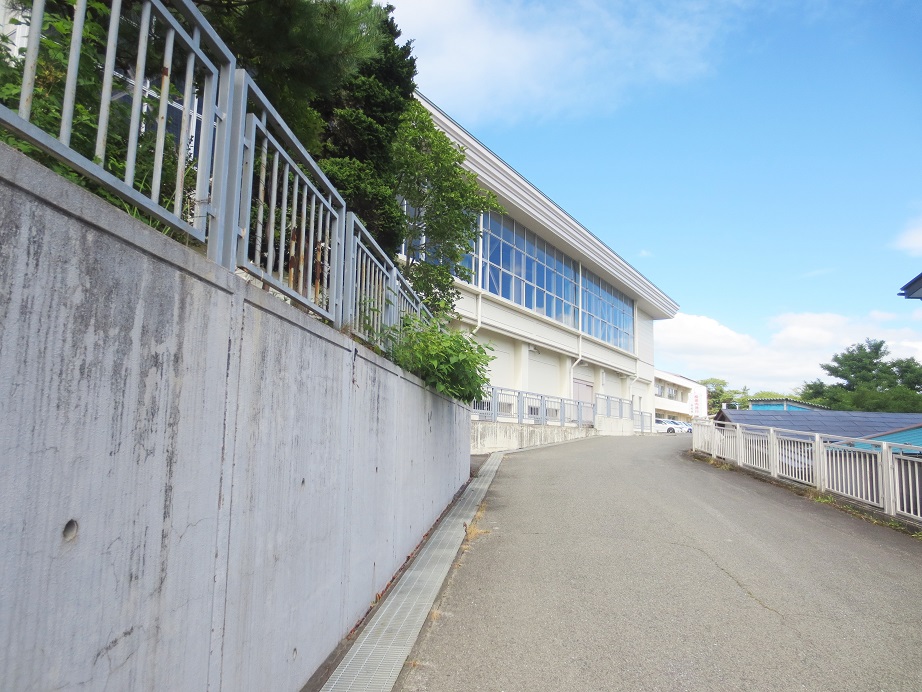 小学校　栗原市立築館小学校（小学校）まで722m