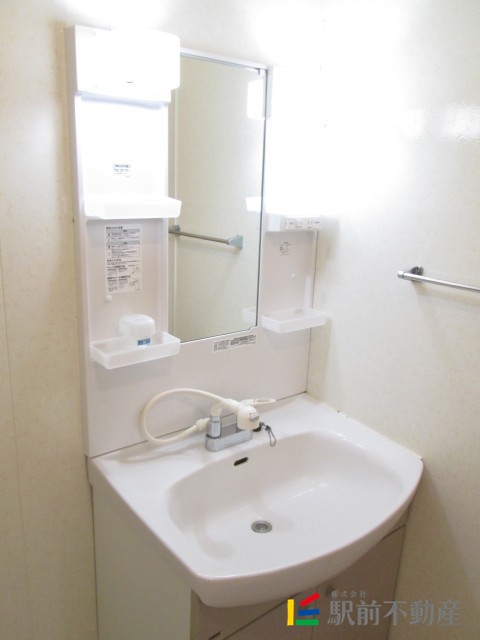 洗面設備　南向きの明るいリビング