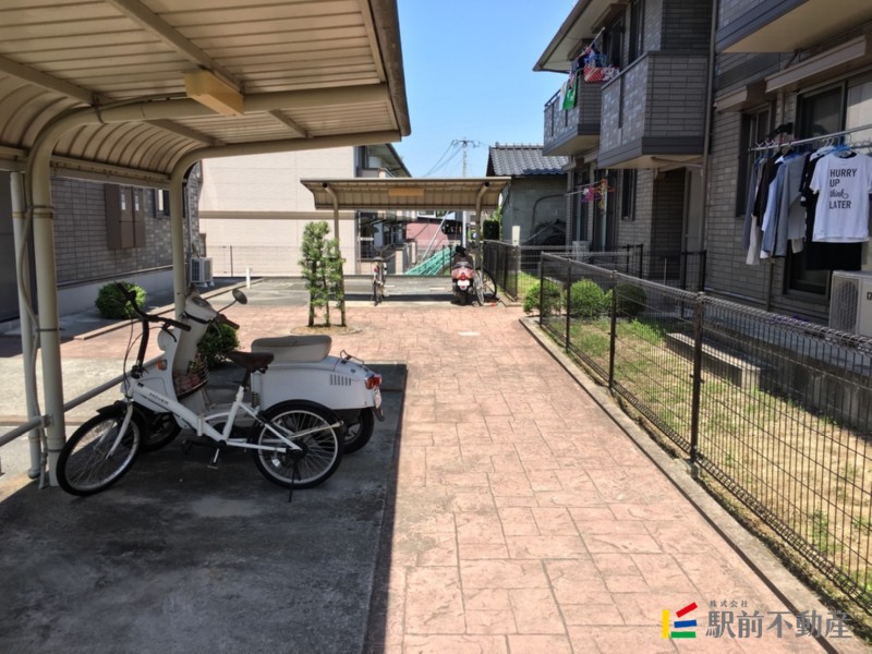 エントランス　敷地内の様子