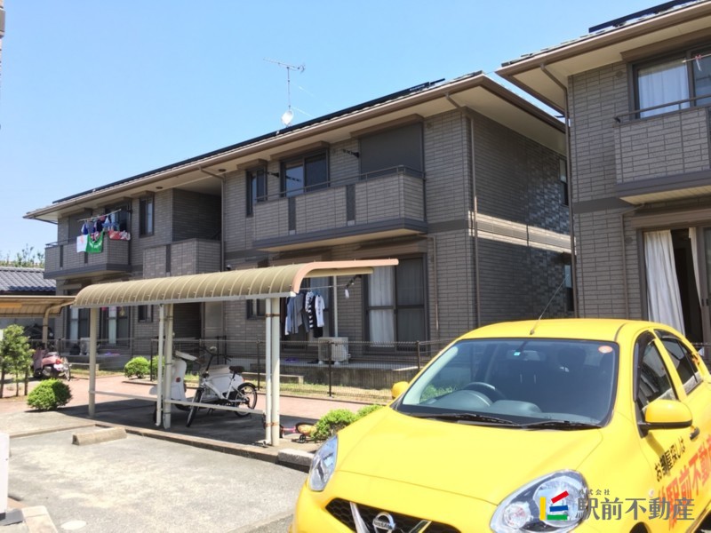 建物外観　2階建ての物件