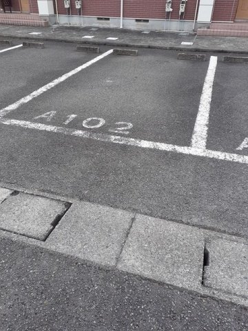 駐車場　駐車場に車を止められます