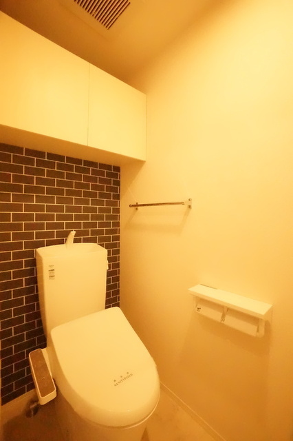 トイレ　温水洗浄暖房便座