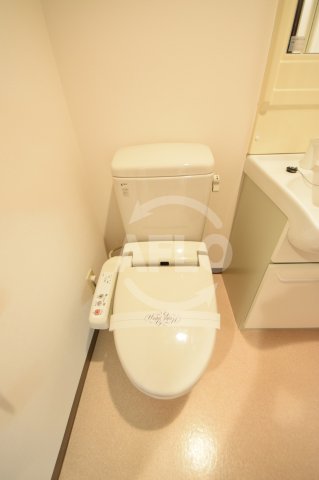 トイレ　ディナスティ玉造　温水洗浄便座