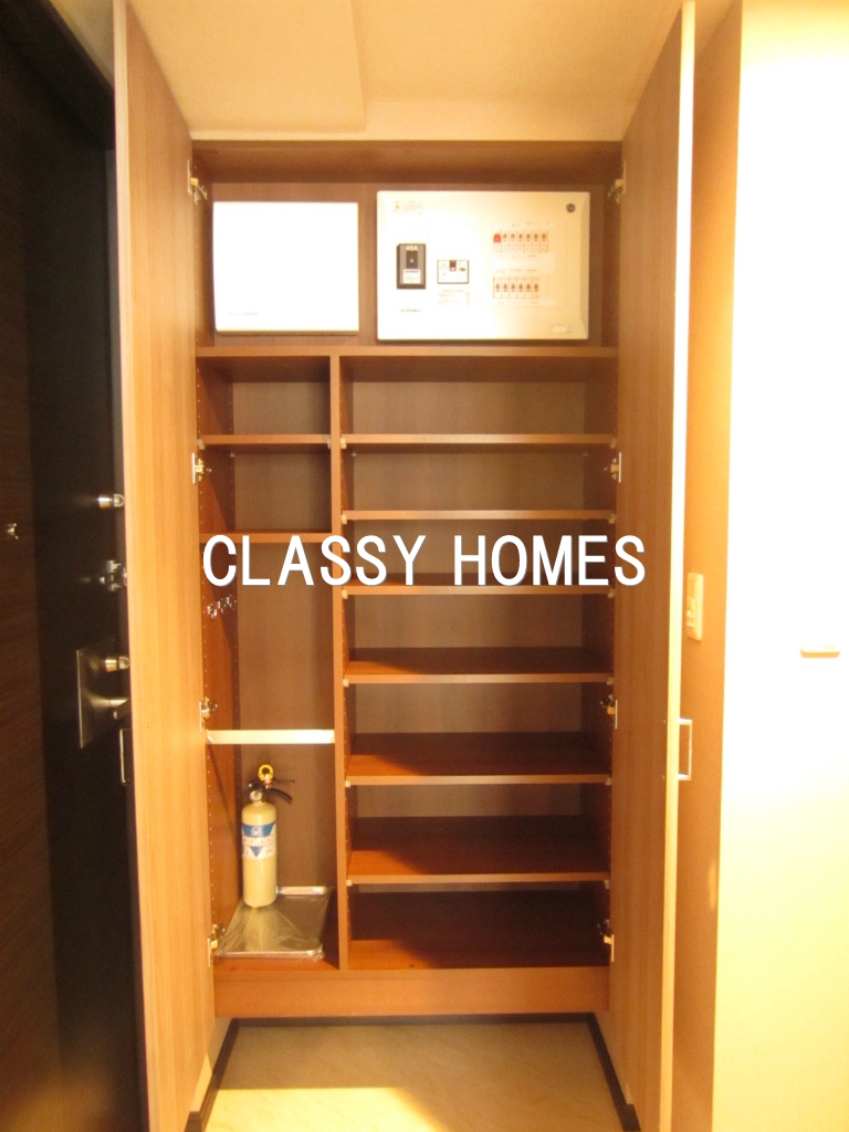 玄関　2010年竣工ベルファース芝浦タワー：玄関収納