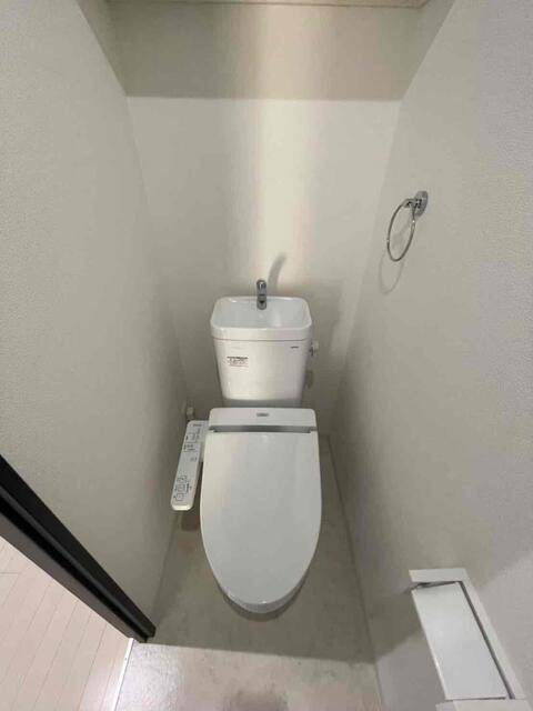 トイレ　温水洗浄便座