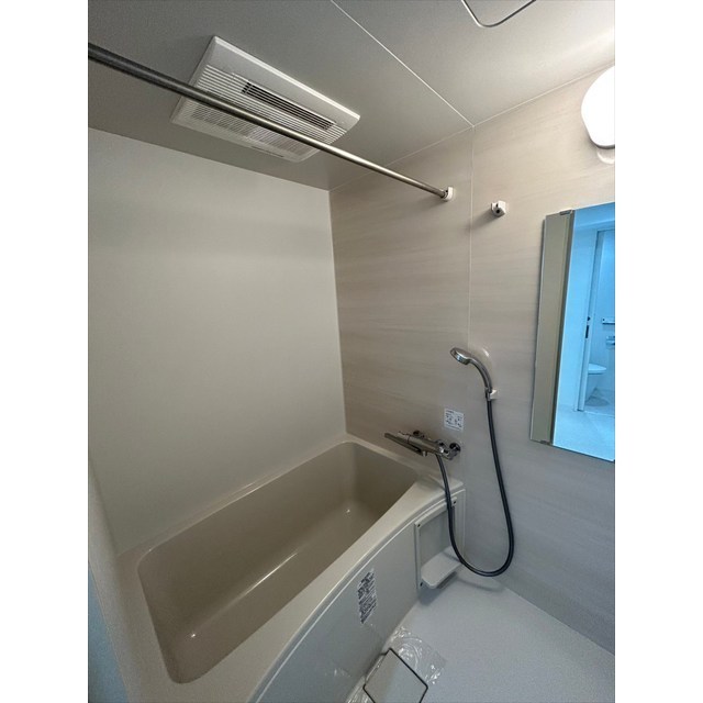 バス・シャワールーム　コンパクトで使いやすいお風呂です