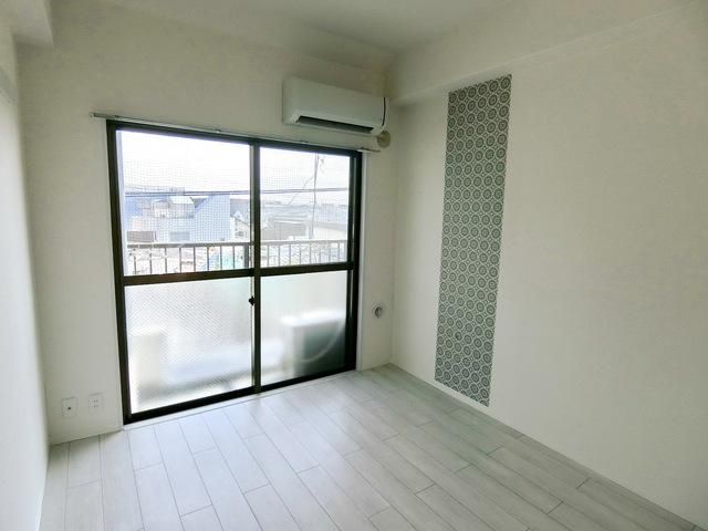 居室・リビング　♪お洒落なアクセントクロスが付いたお部屋♪