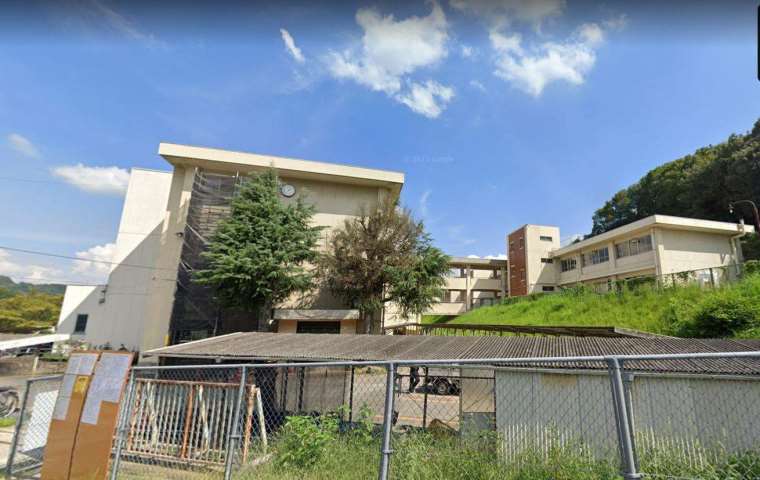 中学校　中央中学校（中学校）まで1625m