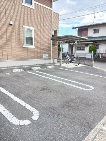 駐車場　駐車場に車を止められます