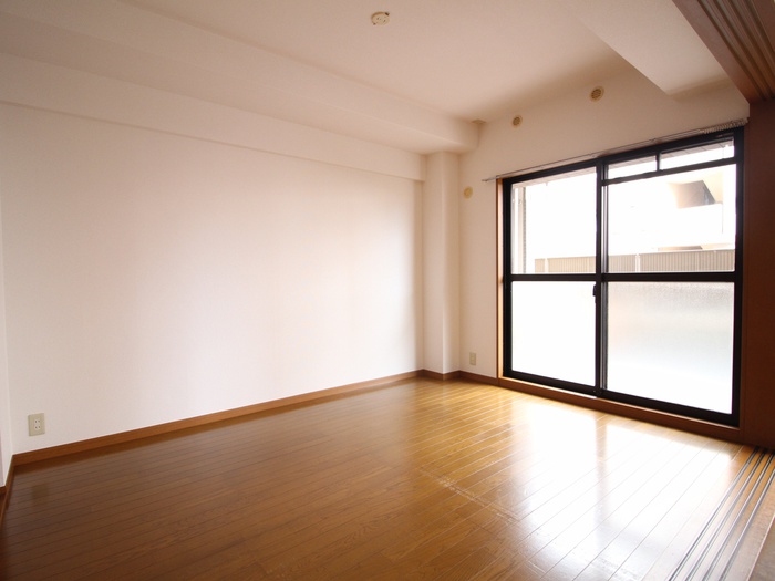 居室・リビング　写真は反転間取りです