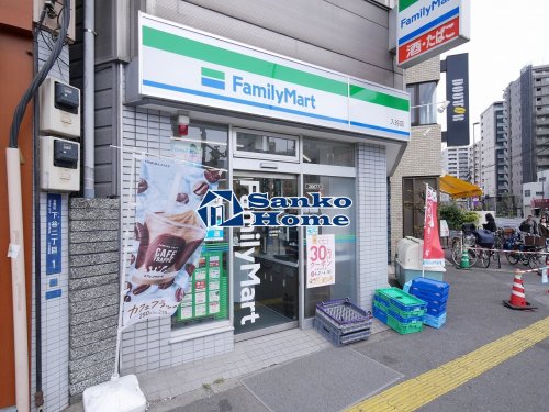 コンビニ　ファミリーマート 入谷店（コンビニ）まで398m