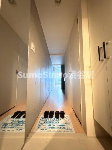 居室・リビング　こちらの居間で趣味の時間をお楽しみください