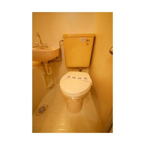 トイレ　同建物の別部屋の写真です。