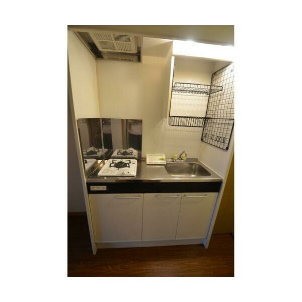 キッチン　1口ガスコンロ設置済みです。(同建物の別部屋の写真です。)