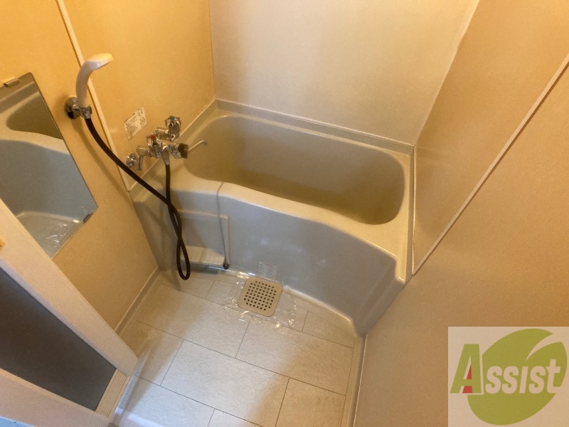 バス・シャワールーム　ユニットバスです。疲れを癒すのに欠かせませんね！