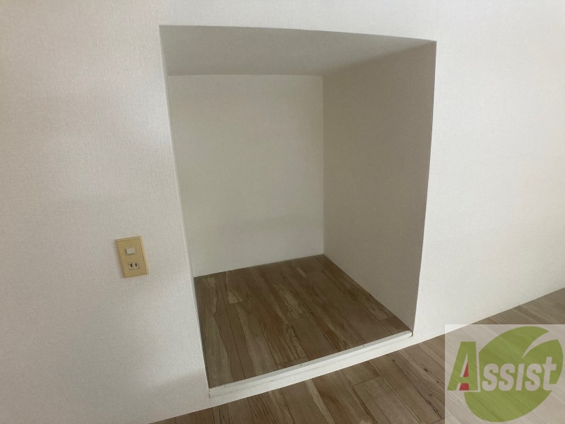 収納　こちらの収納には小物などがしまえますね。