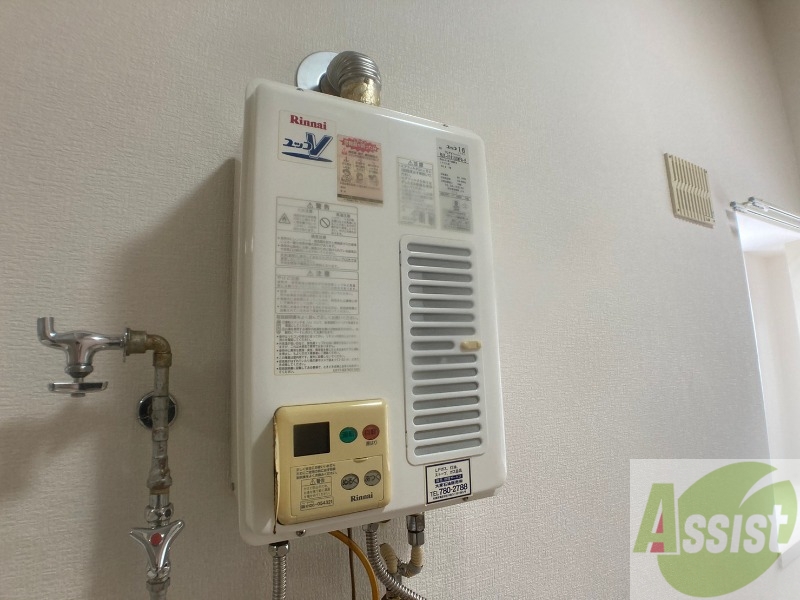 その他設備　給湯器は簡単操作で温度調整ができますよ。