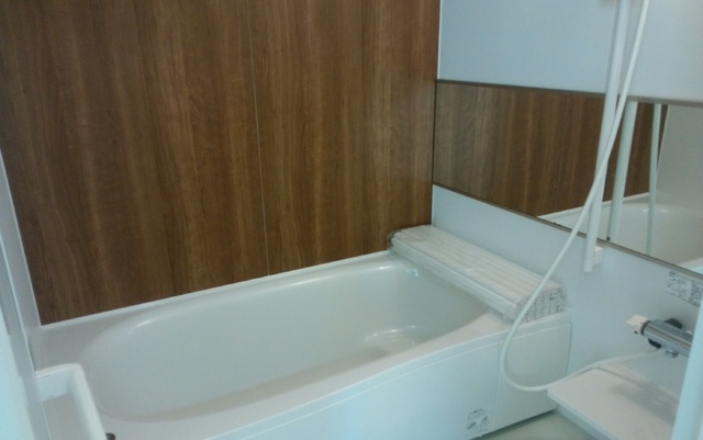 バス・シャワールーム　１０７号室　浴室