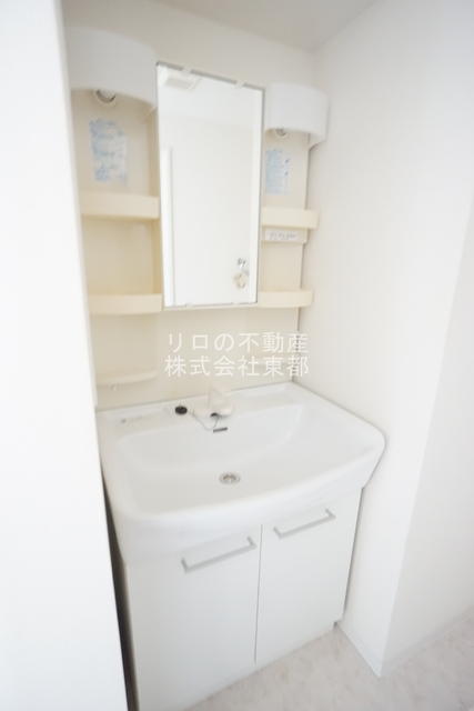 洗面設備　朝の忙しい時間帯にとても便利な独立洗面台！