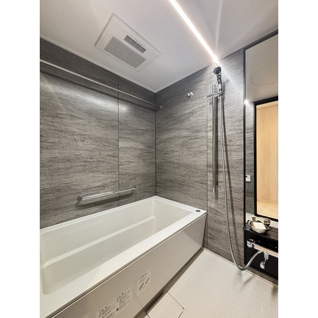 バス・シャワールーム　【家具・家電の備え付けはありません】