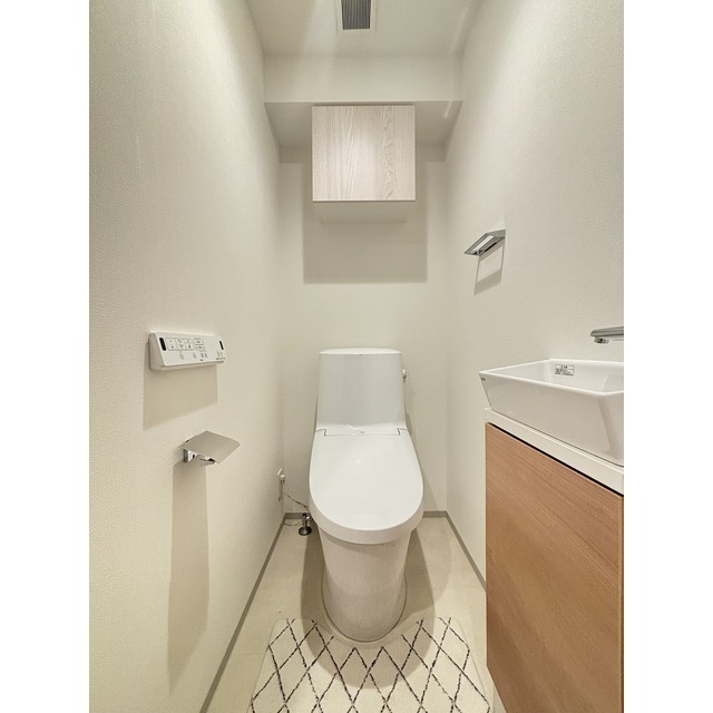 トイレ　【家具・家電の備え付けはありません】