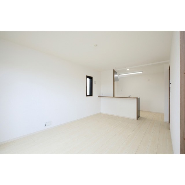 居室・リビング　※別部屋写真、現況優先