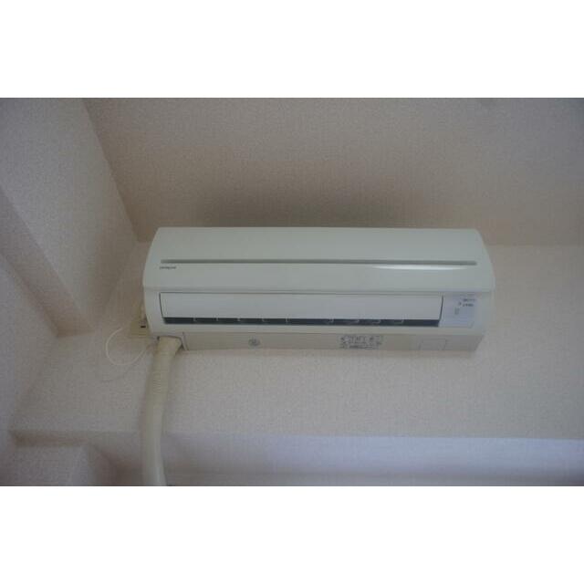 その他設備　エアコン。別部屋の写真です。