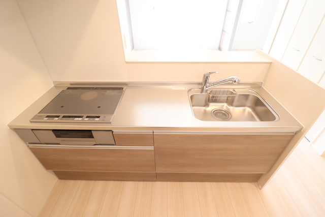 キッチン　ＩＨコンロ３口＆グリル付き