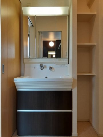 洗面設備　コンパクトで使いやすい洗面所