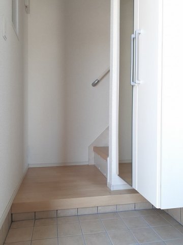 玄関　シンプルで使いやすい玄関です