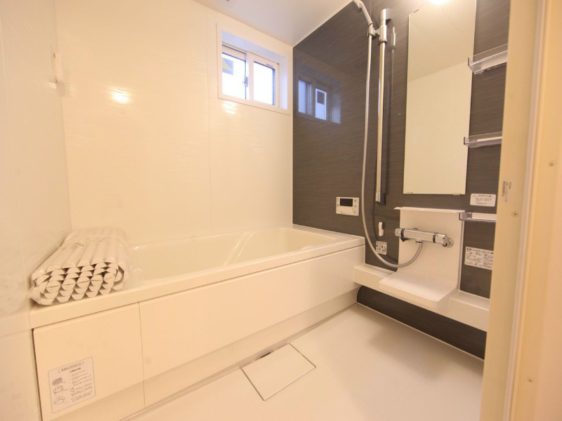 バス・シャワールーム　追い焚き付お風呂　窓付（換気良好）