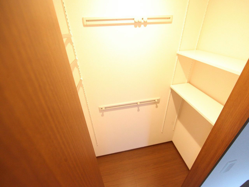 収納　ウォークインクローゼット（収納充実してます）