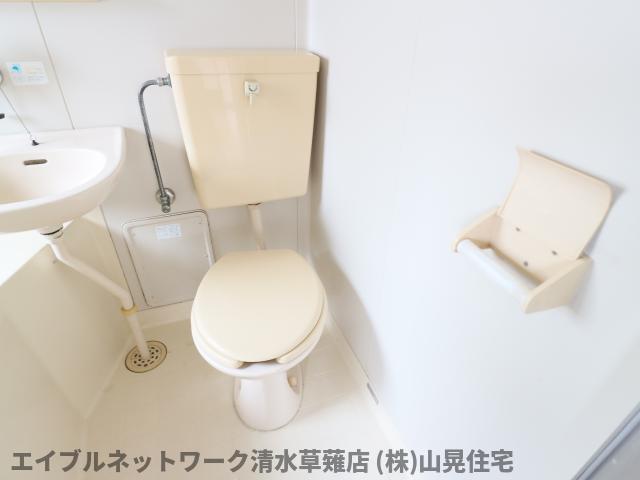 トイレ　落ち着いた色調のトイレです
