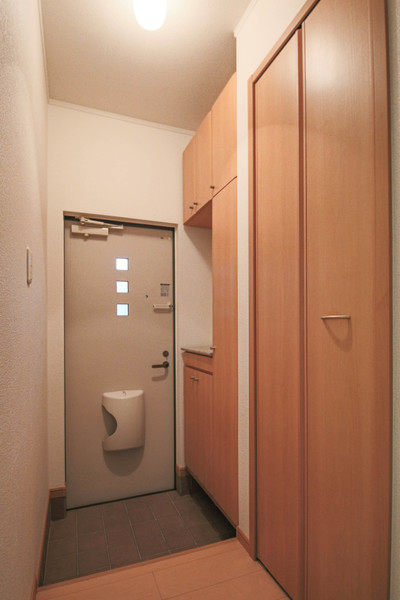 玄関　同じ建物の別のお部屋