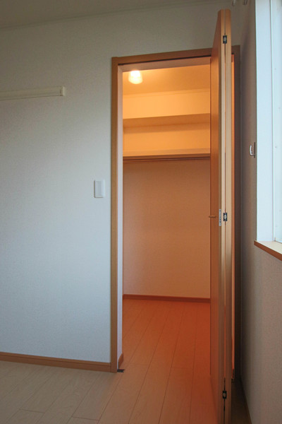 収納　同じ建物の別のお部屋