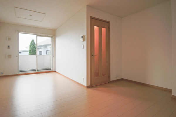 居室・リビング　同じ建物の別のお部屋