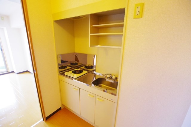 キッチン　※同タイプのお部屋の画像です。