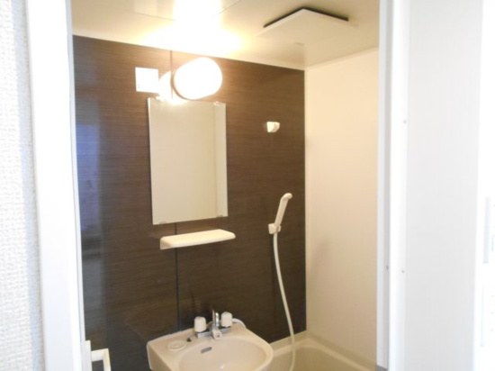 洗面設備　身支度にも便利な洗面台付き