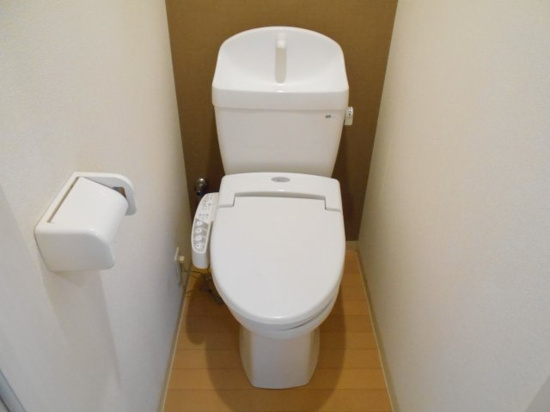 トイレ　温水洗浄便座付きのトイレです