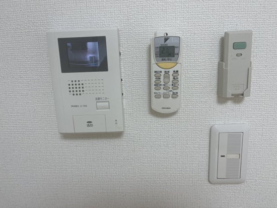 セキュリティ　訪問者の顔がわかるモニター付きインターホン完備