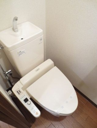 トイレ　プレジオ中之島　温水洗浄便座
