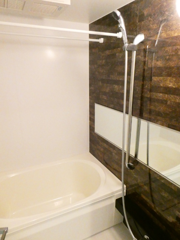 バス・シャワールーム　おしゃれなバスルームは追い焚き・浴室乾燥機能付！