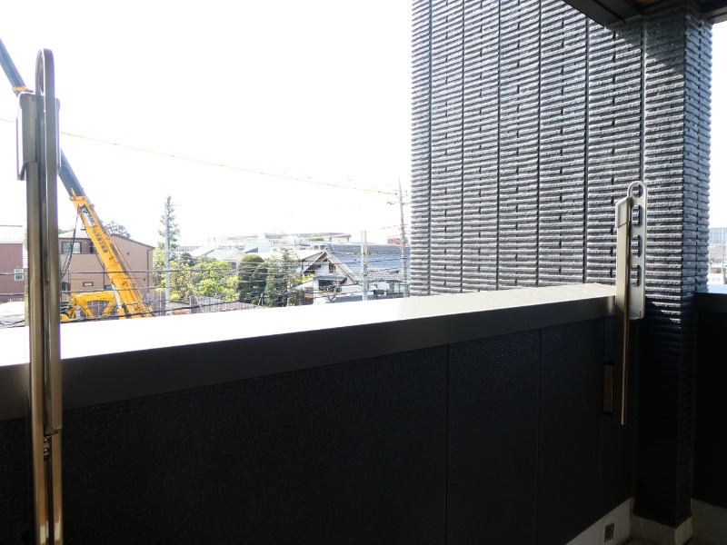 バルコニー　陽当たりの良いバルコニーはお洗濯物も干しやすい◎