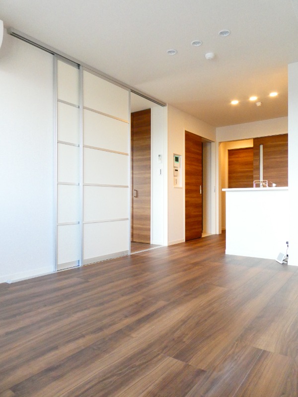 居室・リビング　１１．５帖の落ち着く色味のリビング♪