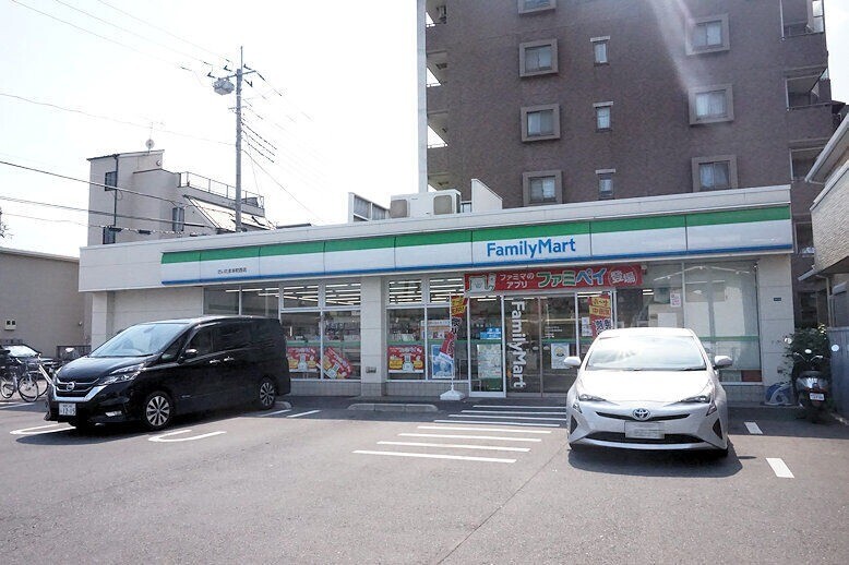 コンビニ　ファミリーマートさいたま本町西店（コンビニ）まで385m