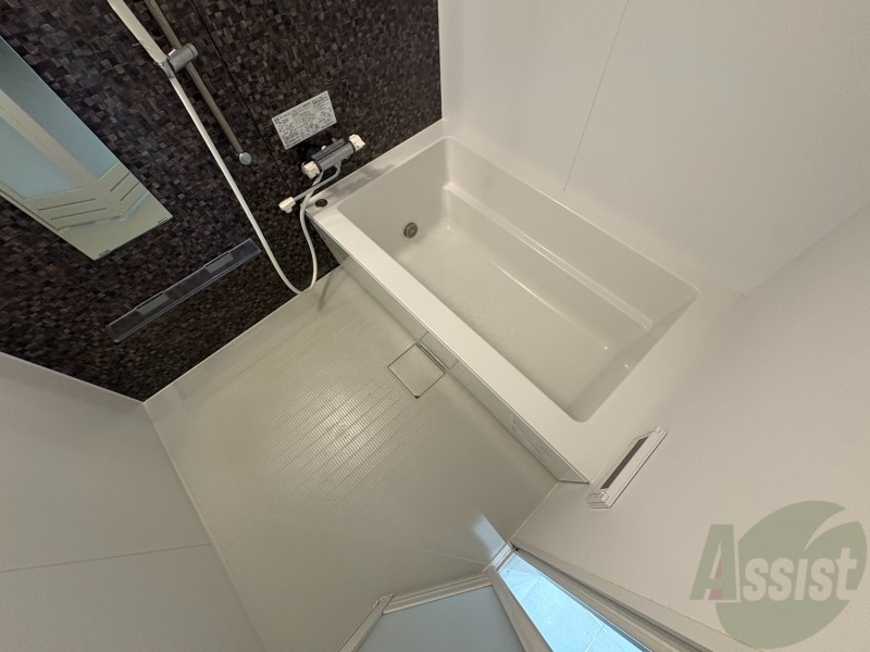 バス・シャワールーム　こちらはお風呂。一日の疲れをここで癒してください。