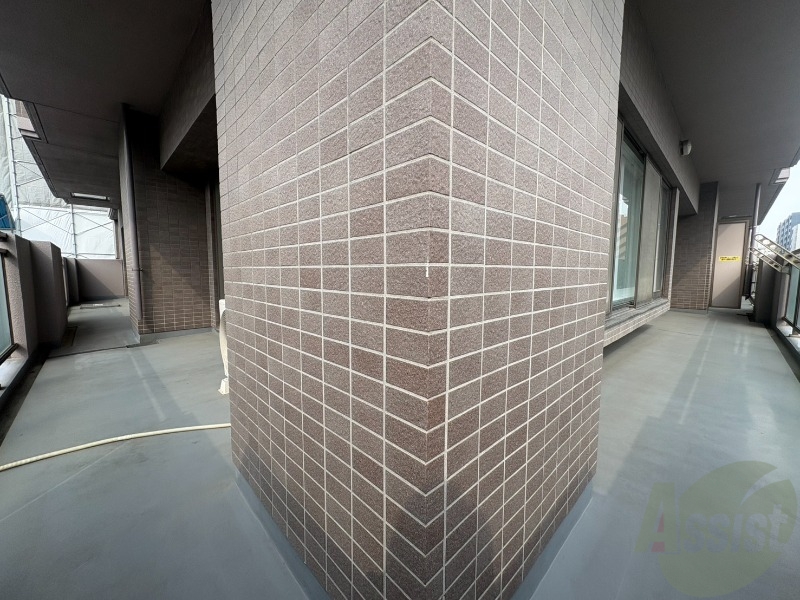 バルコニー　バルコニーは幅があり、広い印象を受けました。