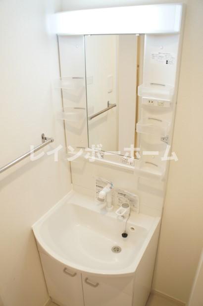 洗面設備　独立洗面台で身支度をすべて済ませてしまいましょう