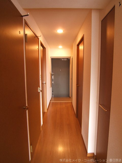 玄関　写真は同型タイプ